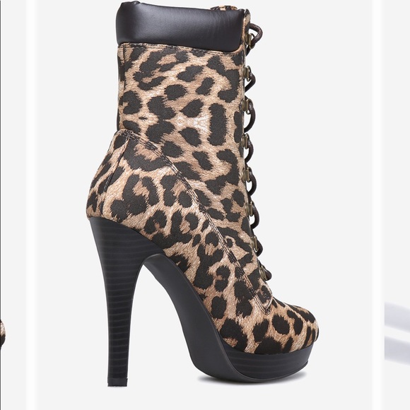 Brand new size 7 booties - Picture 3 of 7